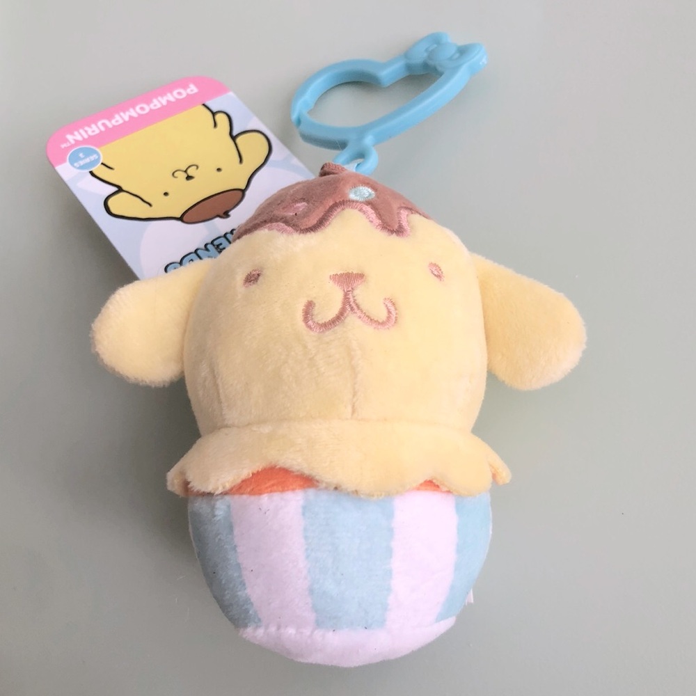 NWT Hello Kitty and Friends Series 3 Jazwares PomPomPurin Cupcake Plush Keychain